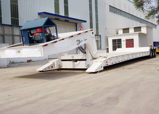 Detachable gooseneck low-bed semi-trailer